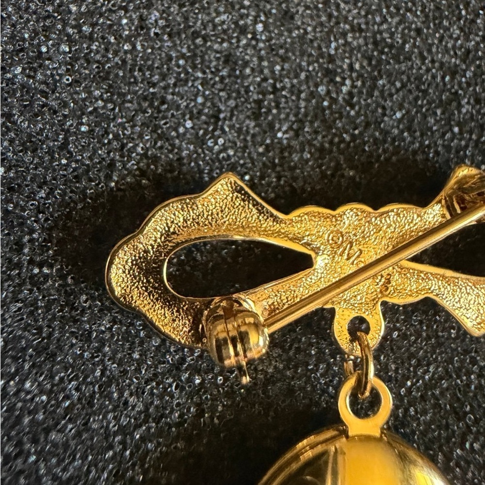 Vintage Monet Gold Tone Locket Brooch/Pin - Picture 5 of 6